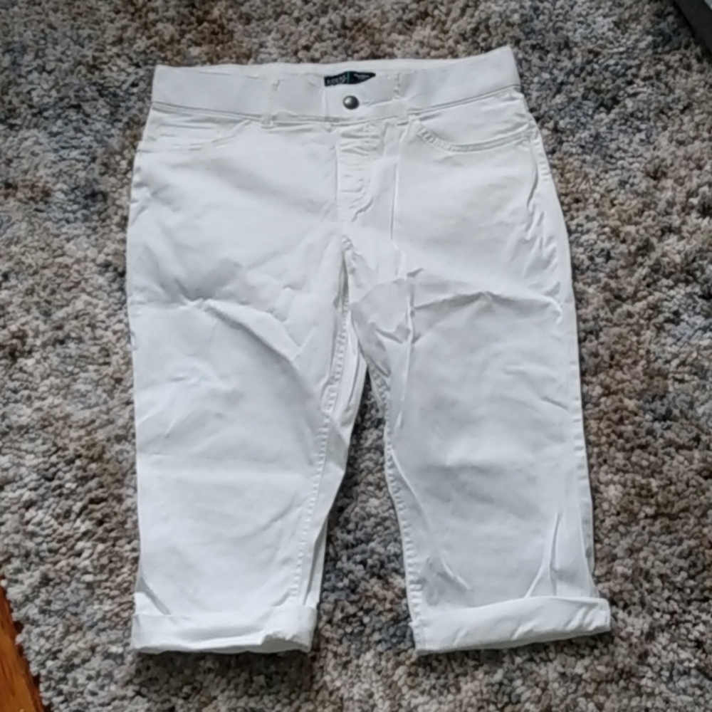 Lee Capris